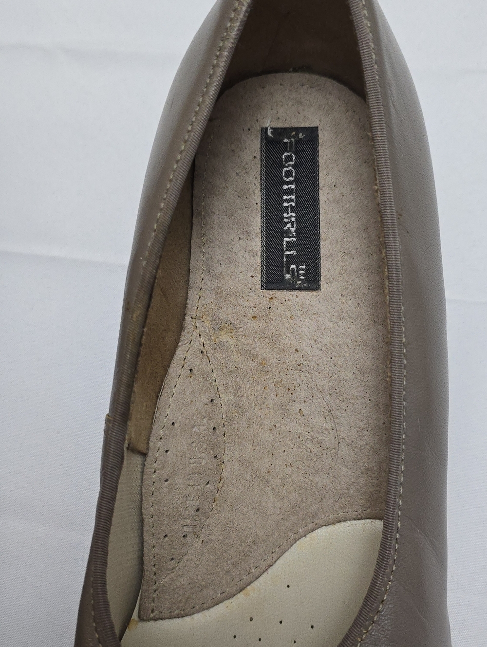 Vintage FootThrills Leather Low Pumps Taupe Grey Bow Wingtip Size 9 2W USA - Picture 5 of 16